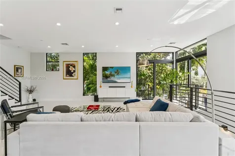 909 NE 16th Terrace Fort Lauderdale FL 33304