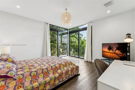 909 NE 16th Terrace Fort Lauderdale FL 33304