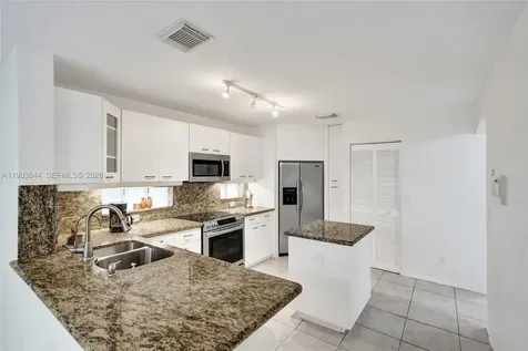 1046 Satinleaf Street Hollywood FL 33019