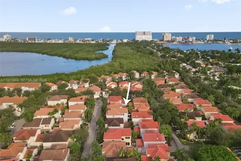 1046 Satinleaf Street Hollywood FL 33019