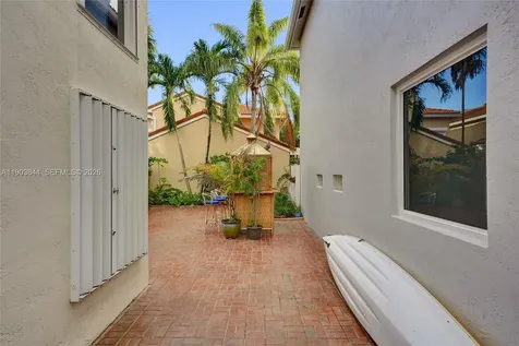1046 Satinleaf Street Hollywood FL 33019