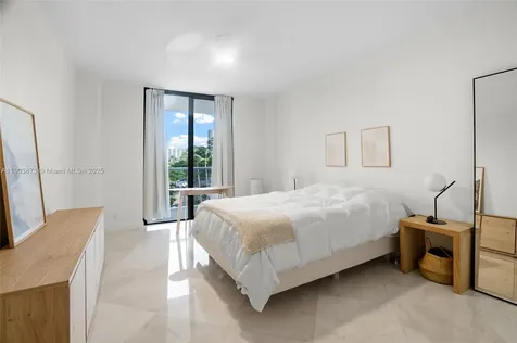 20281 E Country Club Drive Aventura FL 33180