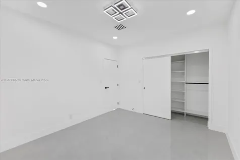 19511 NE 18th Place Miami FL 33179