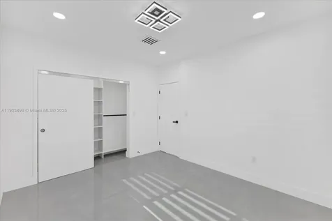 19511 NE 18th Place Miami FL 33179