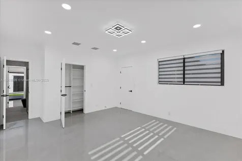 19511 NE 18th Place Miami FL 33179