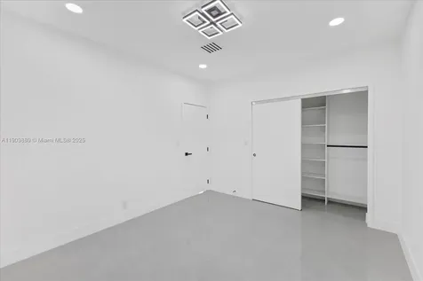 19511 NE 18th Place Miami FL 33179