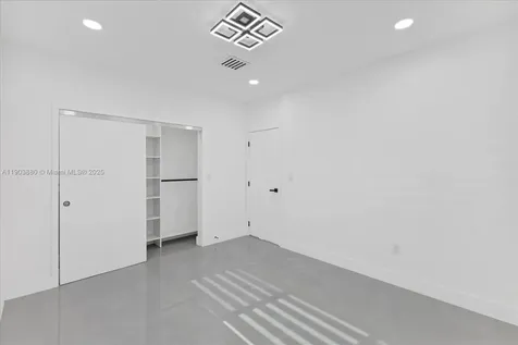 19511 NE 18th Place Miami FL 33179