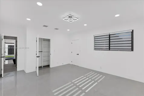 19511 NE 18th Place Miami FL 33179