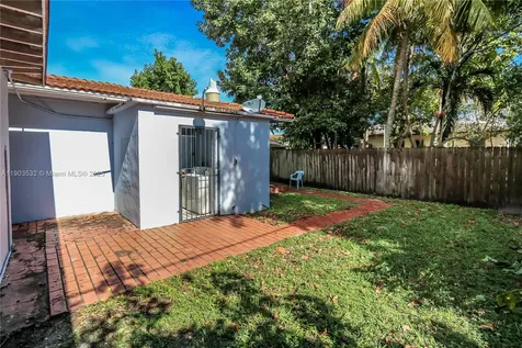 976 NW 6th Street Miami FL 33136
