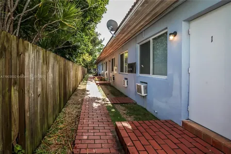 976 NW 6th Street Miami FL 33136