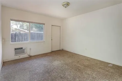 976 NW 6th Street Miami FL 33136