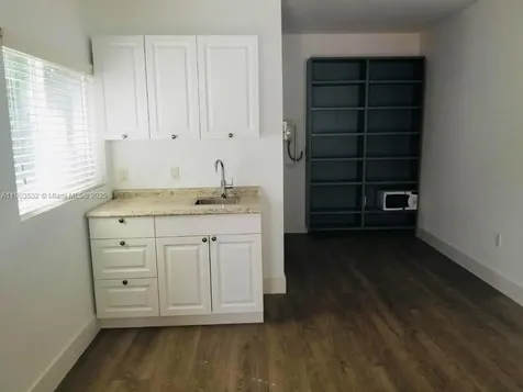 976 NW 6th Street Miami FL 33136