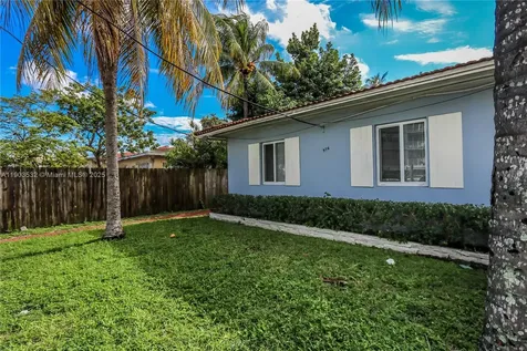976 NW 6th Street Miami FL 33136