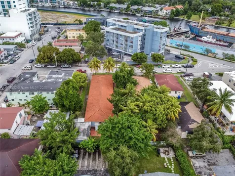 976 NW 6th Street Miami FL 33136