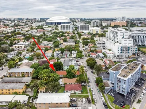 976 NW 6th Street Miami FL 33136