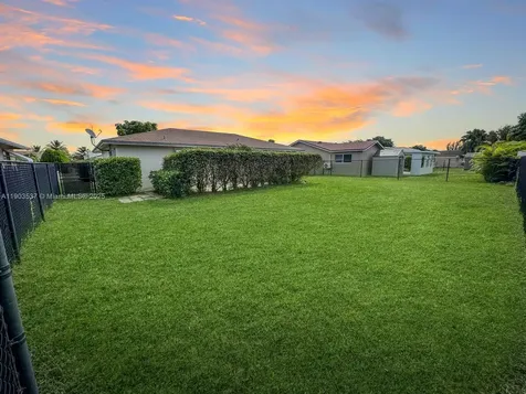 8203 NW 104th Avenue Tamarac FL 33321