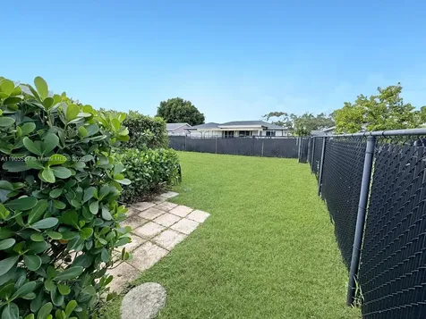 8203 NW 104th Avenue Tamarac FL 33321