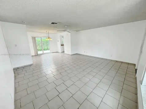 8203 NW 104th Avenue Tamarac FL 33321