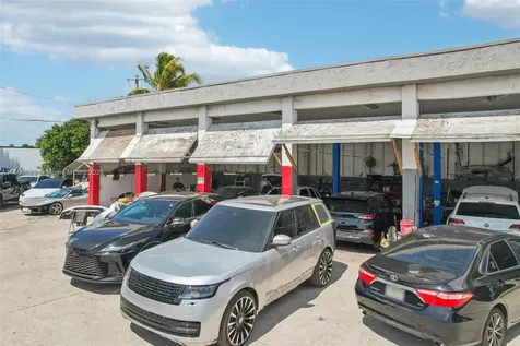 15140-15150 W Dixie Highway North Miami Beach FL 33162