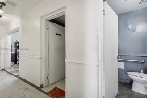 15140-15150 W Dixie Highway North Miami Beach FL 33162