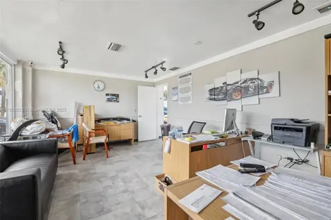 15140-15150 W Dixie Highway North Miami Beach FL 33162