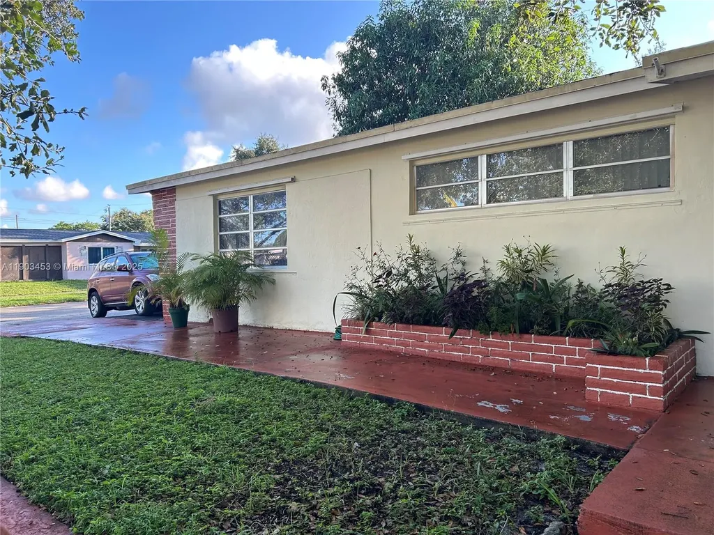 7040 Thomas Street Hollywood FL 33024