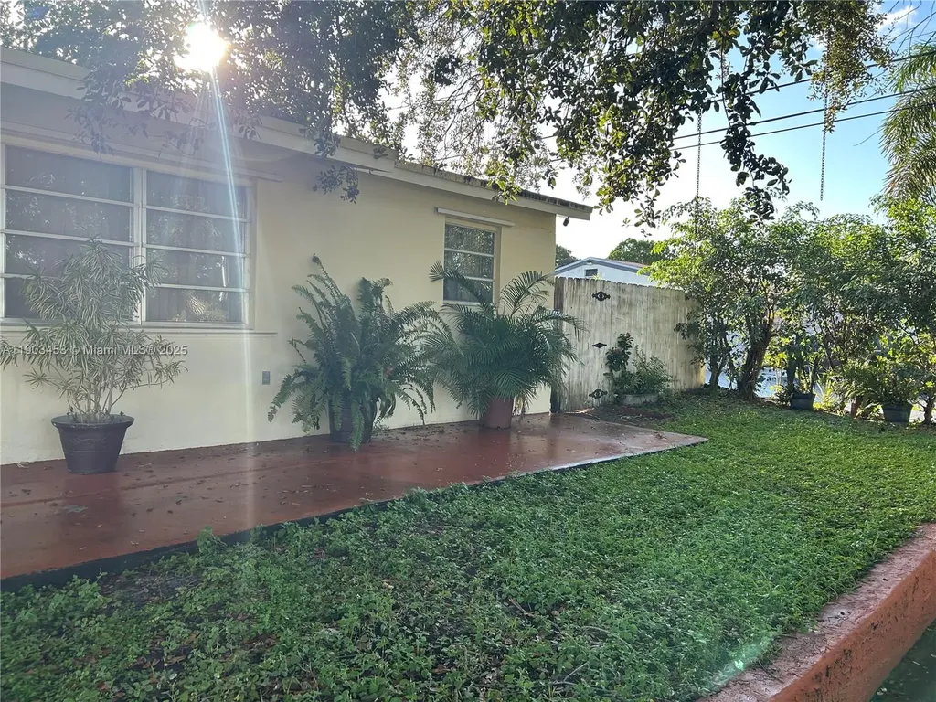 7040 Thomas Street Hollywood FL 33024