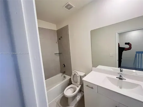 3304 W 114th Terrace Hialeah FL 33018
