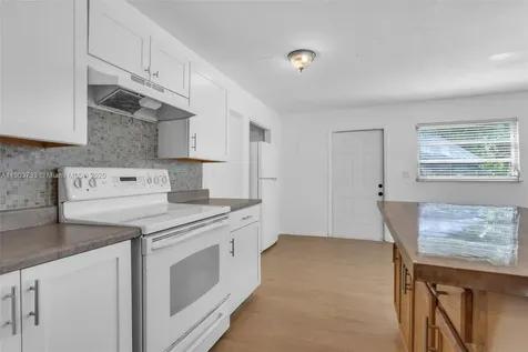 2809 SW 23rd Terrace Miami FL 33145