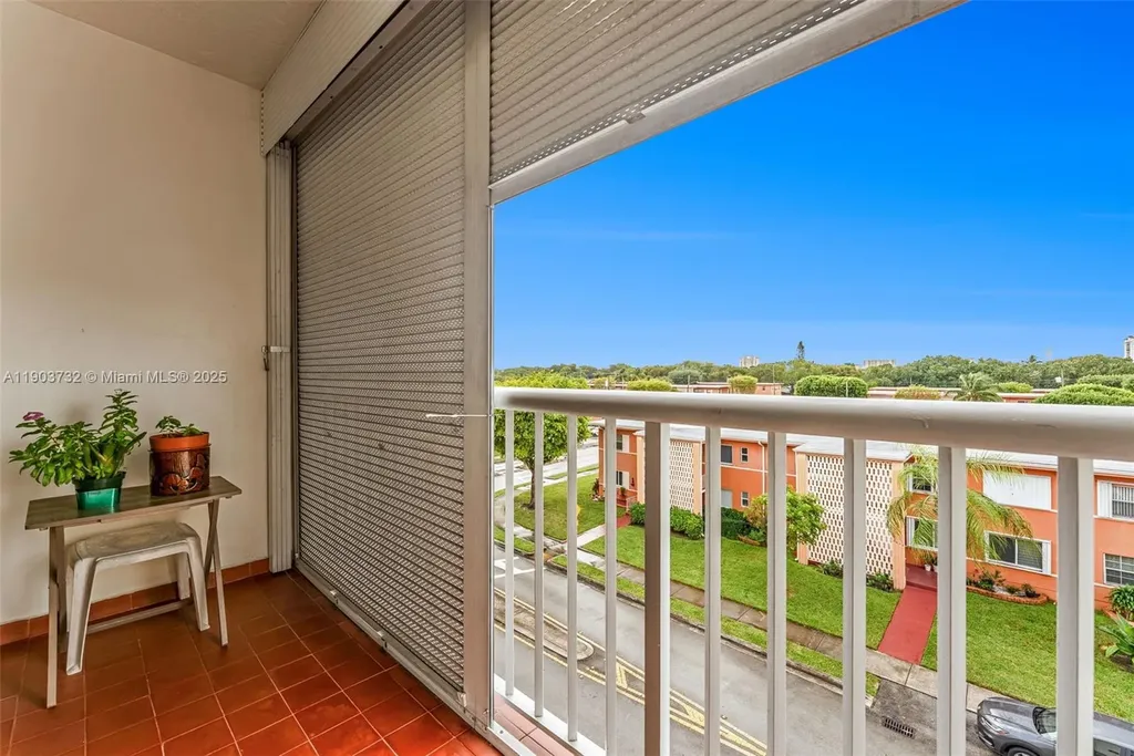 3661 SW 9th Terrace Miami FL 33135