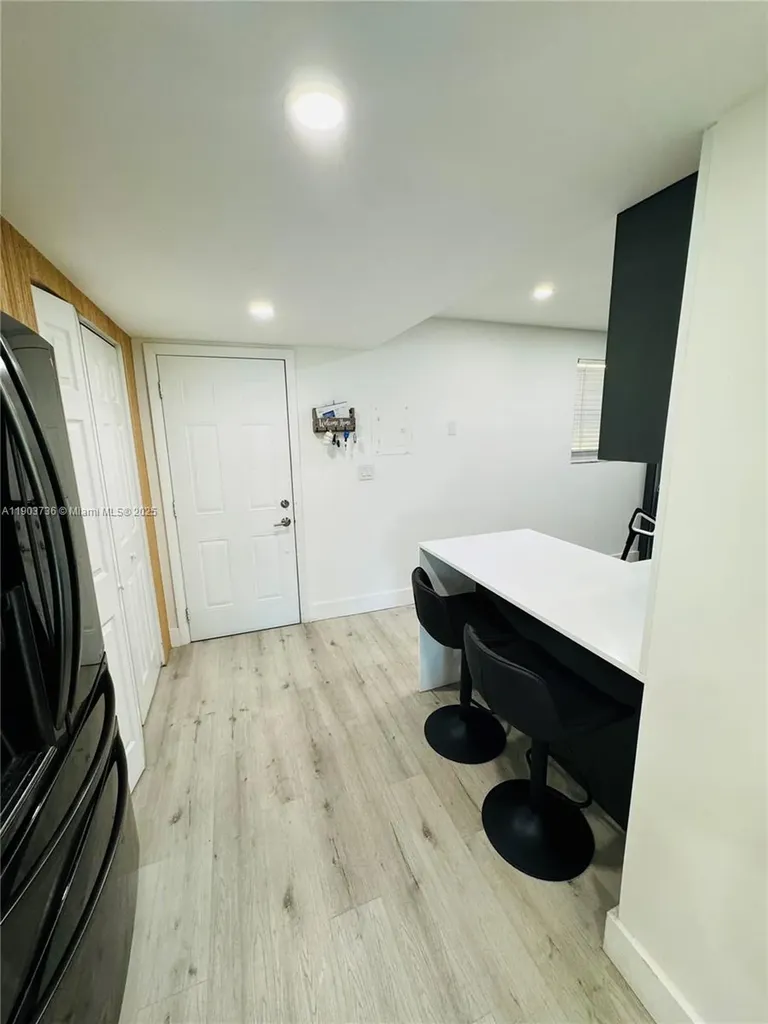 1555 W 44th Place Hialeah FL 33012