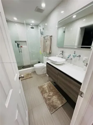 1555 W 44th Place Hialeah FL 33012