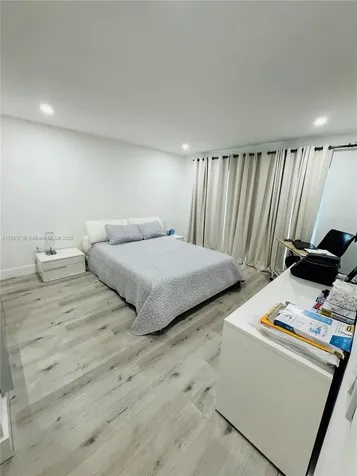 1555 W 44th Place Hialeah FL 33012