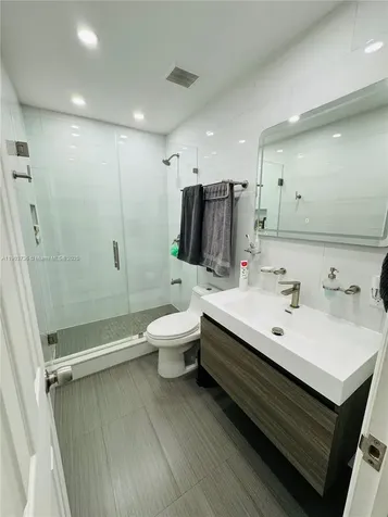 1555 W 44th Place Hialeah FL 33012