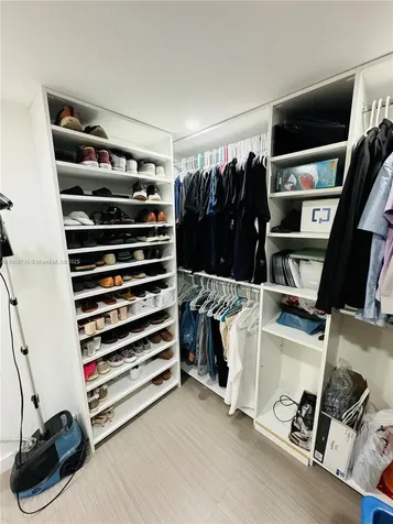 1555 W 44th Place Hialeah FL 33012
