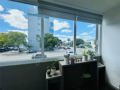 1555 W 44th Place Hialeah FL 33012
