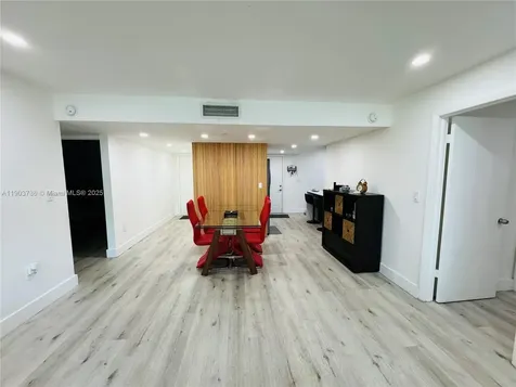 1555 W 44th Place Hialeah FL 33012