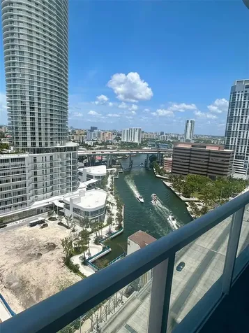 185 SW 7 Street Miami FL 33130