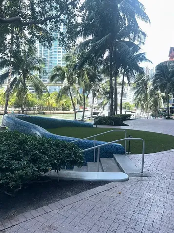 185 SW 7 Street Miami FL 33130