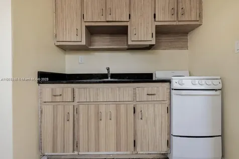 805 NW 3rd Terrace Hallandale Beach FL 33009