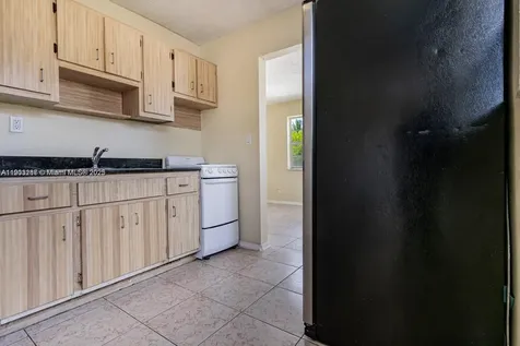 805 NW 3rd Terrace Hallandale Beach FL 33009
