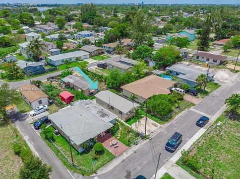 805 NW 3rd Terrace Hallandale Beach FL 33009
