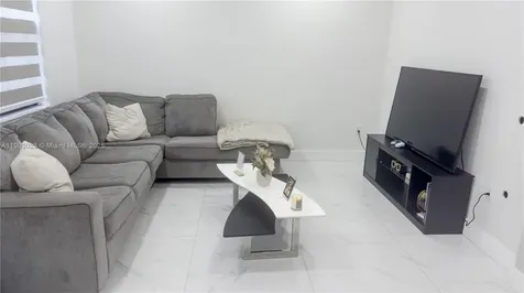 3318 W 106th Terrace Hialeah FL 33018