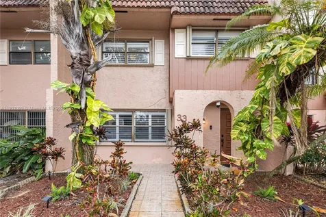 33 Madrid Lane Davie FL 33324