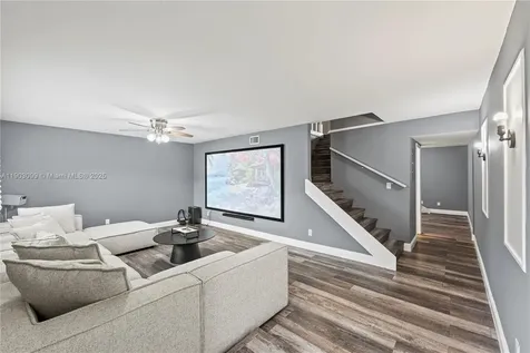 33 Madrid Lane Davie FL 33324