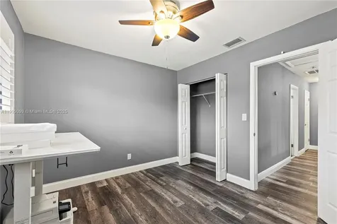 33 Madrid Lane Davie FL 33324