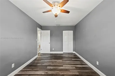 33 Madrid Lane Davie FL 33324
