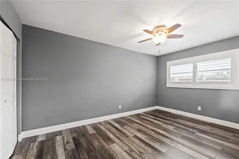 33 Madrid Lane Davie FL 33324