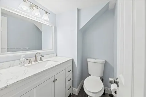 33 Madrid Lane Davie FL 33324