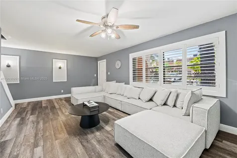 33 Madrid Lane Davie FL 33324